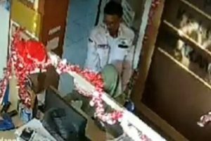 Viral! Perilaku Oknum Lurah Cabul di Padang Terekam CCTV