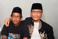 Pendakwah Gus Miftah merangkul penjual es teh Sunhaji. Foto: tangkapan layar