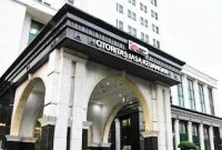 Penyidik KPK menggeledah kantor OJK terkait kasus dugaan korupsi CSR Bank Indonesia (BI).