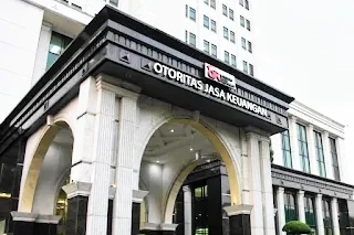 Penyidik KPK menggeledah kantor OJK terkait kasus dugaan korupsi CSR Bank Indonesia (BI).