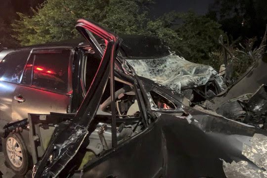 Kondisi mobil yang ditumpangi Wakapolres Belawan Kompol Iwan Kurnianto yang terlibat kecelakaan di Tol Belmera. Foto: Dok. Polres Pelabuhan Belawan