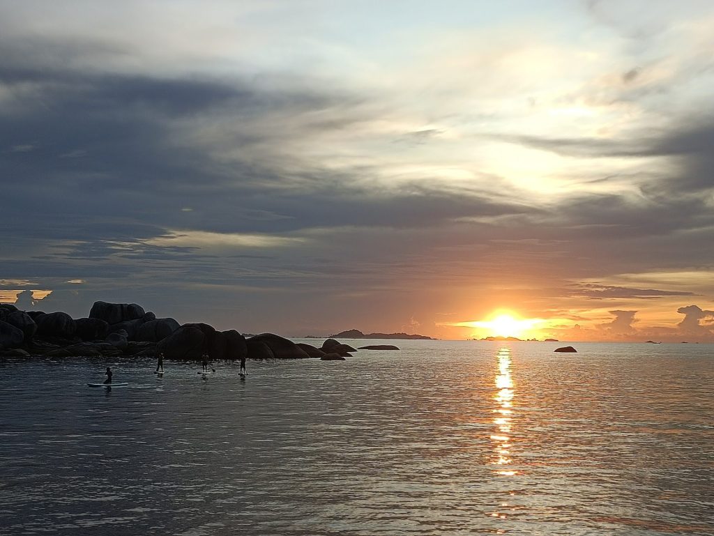 Pantai Laskar Pelangi