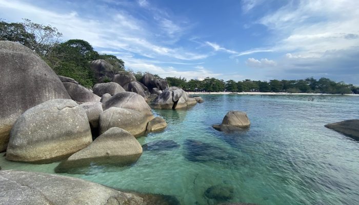 Jelajahi Keajaiban Pantai Laskar Pelangi: Wisata Impian yang Wajib Anda Kunjungi!