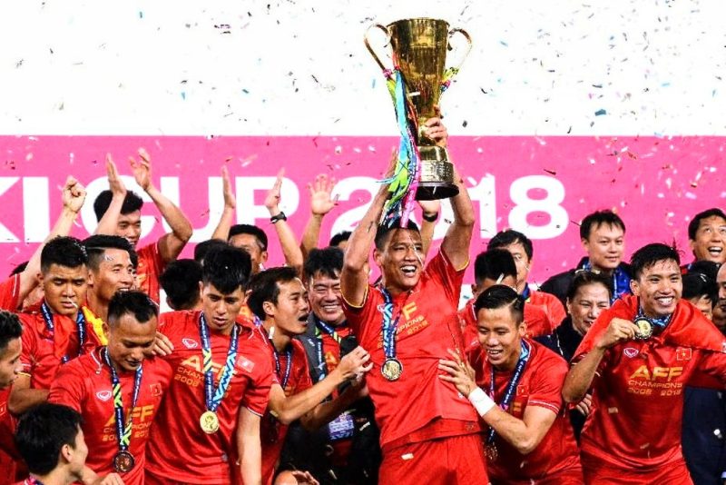 Vietnam kembali menjadi juara Piala AFF 2024 setelah terakhir mengangkat trofi pada 2018 lalu. Photo by Manan VATSYAYANA/AFP