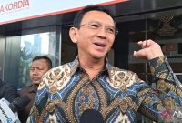 Mantan Komisaris Utama PT Pertamina (Persero) Basuki Tjahaja Purnama alias Ahok hadir memenuhi panggilan pemeriksaan penyidik di Gedung Merah Putih KPK, Jakarta, Kamis (9/1/2025). Foto: Antara/Fianda Sjofjan Rassat