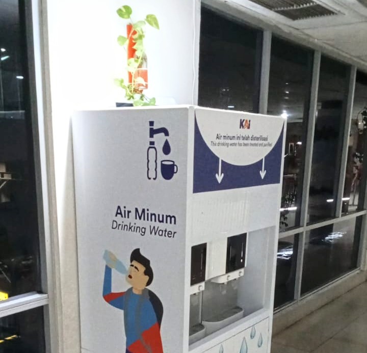PT KAI Sumut menyediakan water station sebagai komitmen memberikan pelayanan terbaik dan mendukung pola hidup sehat. Foto: Dok.KAI Sumut