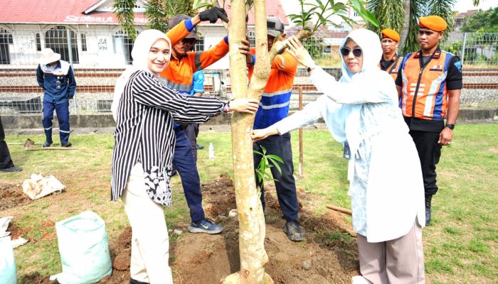 Begini Cara PT KAI Sumut Peringati Hari Gerakan Satu Juta Pohon