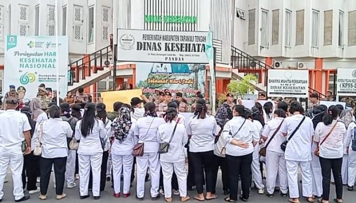 Puluhan Honorer Geruduk Kantor Dinkes Tapteng, Tuntut Pengangkatan PPPK