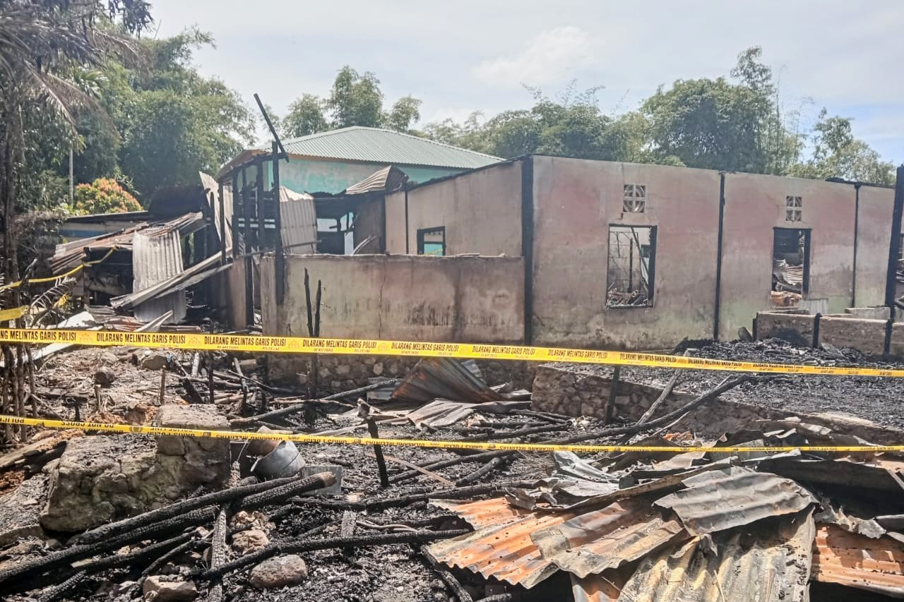 Rumah Ketua KPU Tapteng