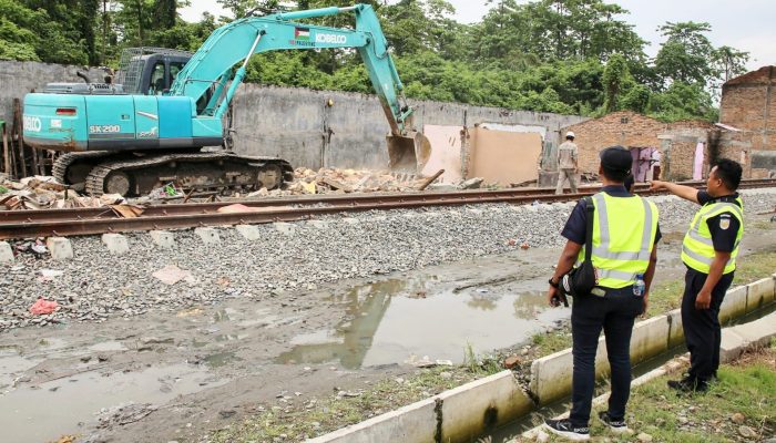 PT KAI Sumut Tertibkan Bangunan Liar, Dukung Pembangunan Stasiun Baru