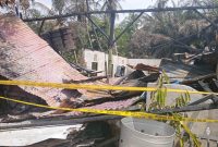 Rumah Ketua KPU Tapteng, Wahid Pasaribu yang ludes dilahap Si jago merah, Jumat (10/1). Foto: Topikseru.com/ Jasman Julius