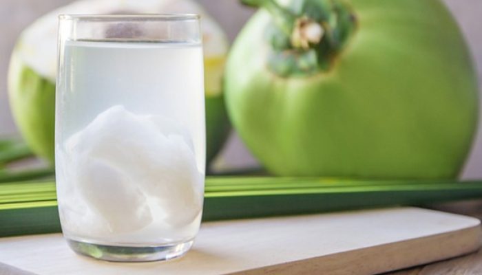 Atasi Dehidrasi dengan Cepat! Simak Khasiat Luar Biasa dari Air Kelapa