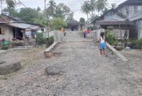 Kondisi Jalan di Lorong 4 Lobu, Desa Kebun Pisang Kecamatan Badiri Kabupaten Tapanuli Tengah yang sudah 10 tahun tidak mendapatkan perbaikan. Foto: Topikseru.com/ Jasman Julius