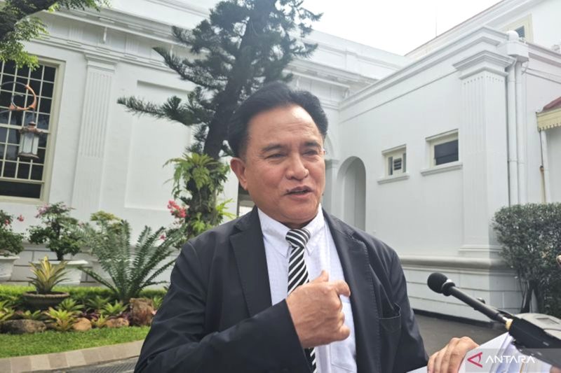 Menteri Koordinator Bidang Hukum, HAM, Imigrasi, dan Pemasyarakatan (Menko Kumham Imipas) Yusril Ihza Mahendra di Kompleks Istana Kepresidenan, Jakarta, Jumat (10/1/2025). Foto: Antara/Livia Kristianti