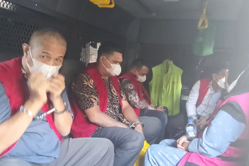 Kejati Sumut menahan lima tersangka kasus dugaan suap seleksi PPPK Langkat, Foto: Dok.Kejati Sumut