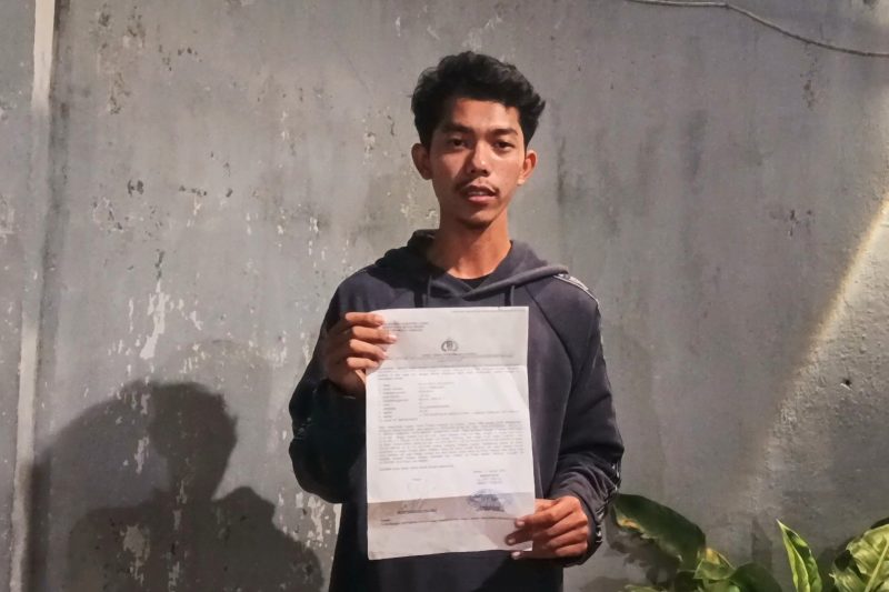 M Hafidz Fajar Hidayah (20), korban pencurian motor kecewa dengan kinerja Polsek Medan Tembung yang diduga melepas terlapor. Foto: topikseru.com/Muchlis