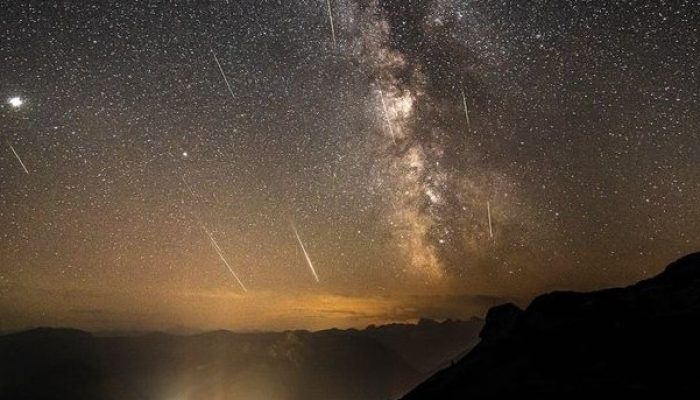 Jangan Lewatkan! Hujan Meteor Alpha Centaurid Akan Mewarnai Langit Februari Ini