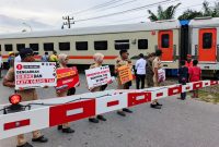 PT KAI Divre I Sumut imbau masyarakat waspada saat melintas di perlintasan sebidang. Foto: Dok.PT KAI