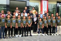 Ketua DPRD Sumut Erni Ariyanti Sitorus menyambangi tim atlet belia perwakilan Sumut pada ajang Piala Soeratin U-13 di Yogyakarta. Foto: Dok.Pribadi