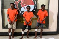 Direktorat Reserse Narkoba Polda Sumut membekuk 3 penyelundup narkoba dari Malaysia via jalur laut di Kabupaten Batu Bara, Sumut. Foto: Dok Humas Polda Sumut