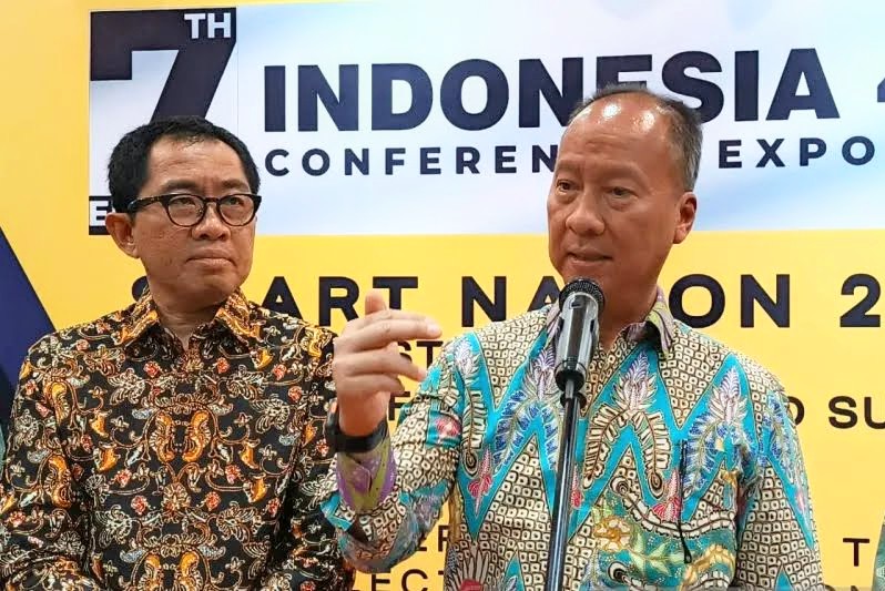 Menteri Perindustrian Agus Gumiwang Kartasasmita (kanan). Foto: ANTARA/Muzdaffar Fauzan