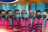 Muhammad Kerry Andrianto Riza (paling kanan) satu dari 7 tersangka kasus korupsi yang rugikan negara Rp193,7 triliun di Pertamina. (Instagram/kejaksaan.ri)