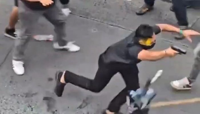 Aksi Tolak UU TNI Disusupi Pria Diduga Anggota Intelijen, Acungkan Pistol dan Kabur