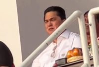 Sebuah rekaman video yang memperlihatkan Ketua Umum PSSI Erick Thohir menahan tangis saat menyaksikan tim nasional (timnas) Indonesia ditekuk Australia pada laga lanjutan Kualifikasi Piala Dunia 2026, beredar dan viral di media sosial.