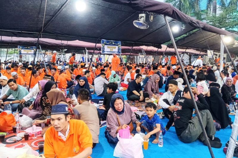 Ratusan keluarga WBP hadiri acara buka puasa bersama di Rutan Kelas I Medan, Sabtu (22/3). Foto: Topikseru.com/Muchlis