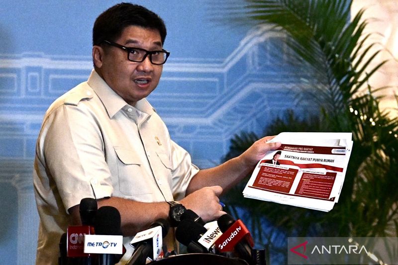 Menteri Perumahan dan Kawasan Pemukiman (PKP) Maruarar Sirait memberikan keterangan pers di Istana Kepresidenan Jakarta, Rabu malam (19/3/2025). Foto: Antara/HO-Biro Pers Sekretariat Presiden