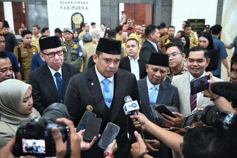 Gubernur Sumut, Bobby Nasution hadiri Sidang Paripurna DPRD Sumut dengan agenda Penyampaian Pidato Sambutan Gubernur Sumut di Ruang Rapat Paripurna DPRD Sumut, Jalan Imam Bonjol, Medan, Senin (3/3). Foto: Diskominfo Sumut