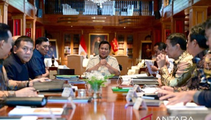 Presiden Prabowo Pimpin Ratas di Hari Libur, Bahlil: Tidak Kenal Waktu Libur