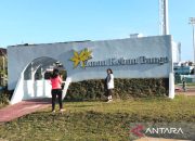 Taman Kebun Bunga Medan Ramai Dikunjungi Warga Jelang Waktu Berbuka