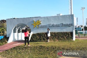 Taman Kebun Bunga Medan Ramai Dikunjungi Warga Jelang Waktu Berbuka
