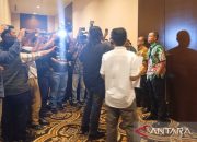 Koalisi Masyarakat Sipil Geruduk Pembahasan RUU TNI Tertutup