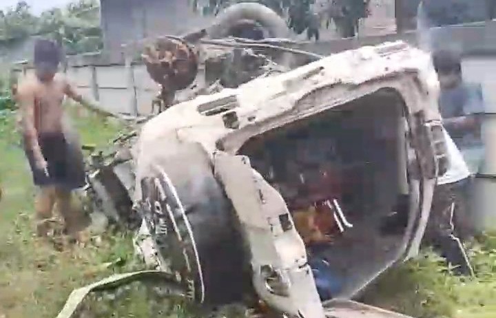 Kecelakaan antara KA Sribilah Utama kontra Minibus di Asahan, Sumut. Foto: tangkapan layar