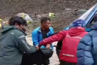 Detik-detik video Evakuasi Lilie Wijayati dan Elsa Laksono di Puncak Carstensz (Twitter/ @jateng_twit)
