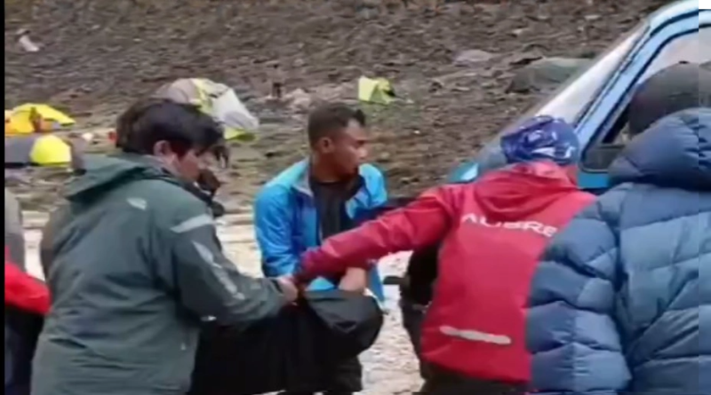 Detik-detik video Evakuasi Lilie Wijayati dan Elsa Laksono di Puncak Carstensz (Twitter/ @jateng_twit)
