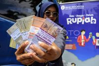 Bank Indonesia Perwakilan Sumut buka layanan penukaran uang rupiah baru menyambut Ramadhan dan Idul Fitri. Foto: Antara