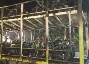 Polisi Selidiki Truk Pengangkut Puluhan Motor yang Terbakar di Labusel