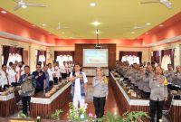 AKBP Sah Udur dan Anggota Komisi III DPR RI Hinca Panjaitan dalam kunjungan kerja di Polres Pematangsiantar. Foto: Humas Polres Pematangsiantar