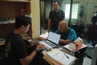 Tersangka narkoba Ismail  Nasution saat kembali ditangkap polisi usai dilepaskan dalam penggerebekan  kampung narkoba. Foto: Humas Polda Sumut