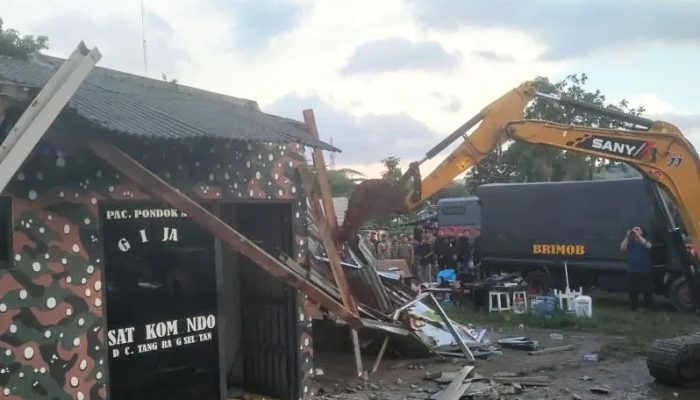 Polda Metro Jaya Bongkar Bangunan Ilegal Milik Ormas GRIB Jaya di Lahan BMKG Tangsel
