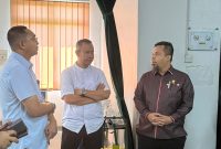 Kepala Ombudsman Sumut, Herdensi (tengah) bersama Anggota Komisi II DPRD Kota Medan dr. H. Ade Taufiq (kanan) saat meninjau RSUD RSUD Dr. H. Bachtiar Djafar Medan. Foto: Dok. Ombudsman Sumut