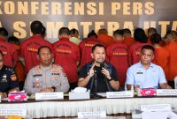 Direktur Reserse Polda Sumut Kombes Jean Calvijn Simanjuntak saat menyampaikan paparan di Mapolres Pematangsiantar. Foto: Dok Polda Sumut