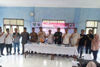 Warga Desa Pasar Laru, Kecamatan Tambangan, Kabupaten Mandailing Natal, Sumut, resmi membentuk Koperasi Merah Putih. Foto: Dok.Pribadi