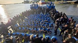 Ditjenpas Kementerian Imigrasi dan Pemasyarakatan (Imipas) memindahkan sebanyak 100 narapidana kasus narkotika asal Riau ke Lembaga Pemasyarakatan (Lapas) dengan pengamanan supermaksimum di Nusakambangan. Foto: Ditjenpas Kementerian Imipas