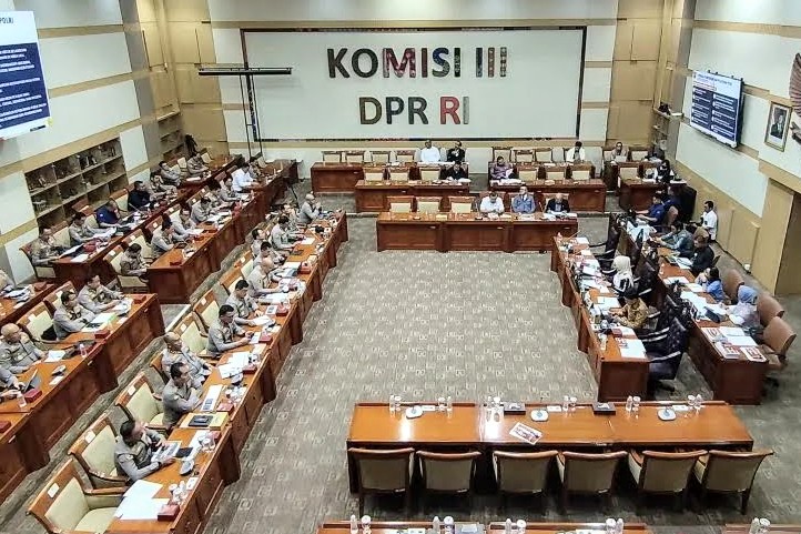 Jajaran Lemdiklat Polri rapat bersama Komisi III DPR RI di kompleks parlemen, Jakarta, Senin (26/5/2025). Foto: Antara