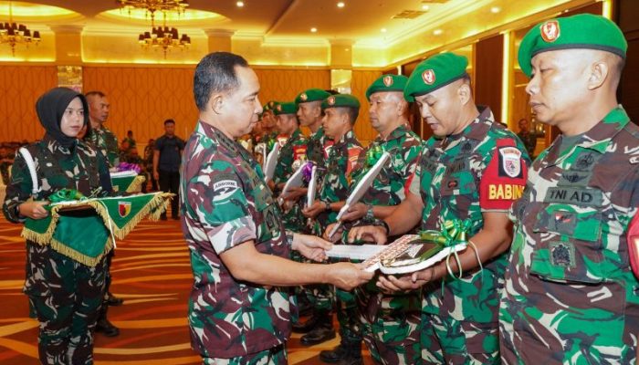 Air Mata Panglima TNI di Hadapan Babinsa: Saya Seperti Lihat Ayah Saya Sendiri