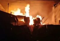 Tangkapan layar kebakaran yang melanda bangunan rumah tinggal di Jalan Bekasi Timur Raya, RT 01/RW 16, Kelurahan Cipinang, Kecamatan Pulogadung, Jakarta Timur, Selasa (13/5/2025) malam. Foto: X/@humasjakfire)